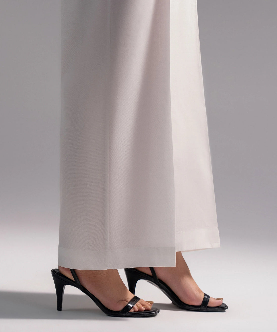 Ice White Solid-Color Cotton Trouser